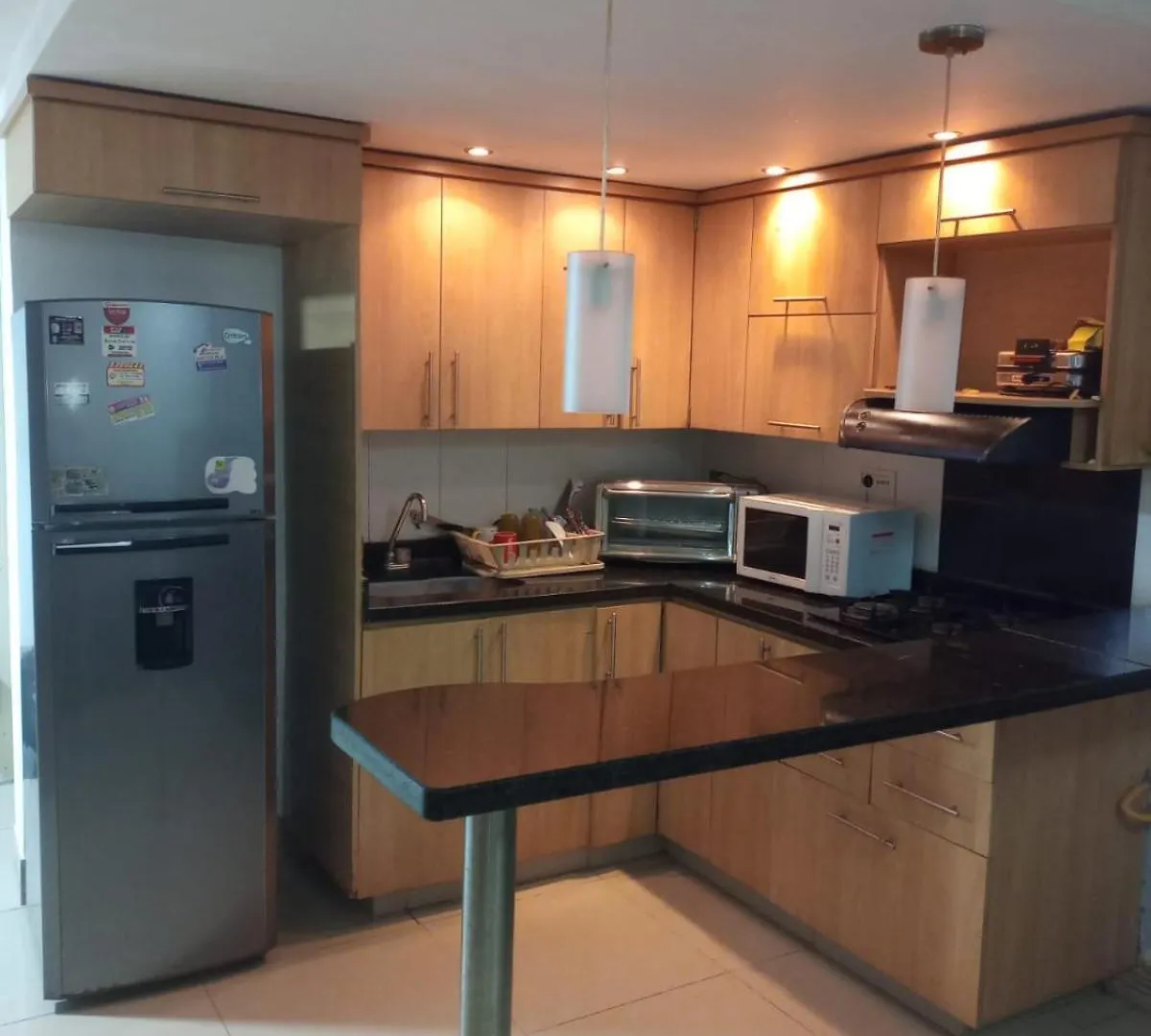 Homestay Habitaciones En Apartamento Central, Cerca De Sitios Turisticos Jardin Botanico Y Metro Estacion Universidad Medellin