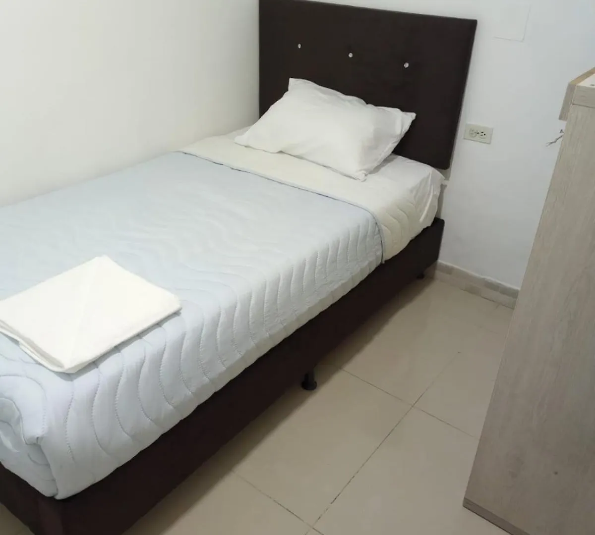 Habitaciones En Apartamento Central, Cerca De Sitios Turisticos Jardin Botanico Y Metro Estacion Universidad Medellin Colombia